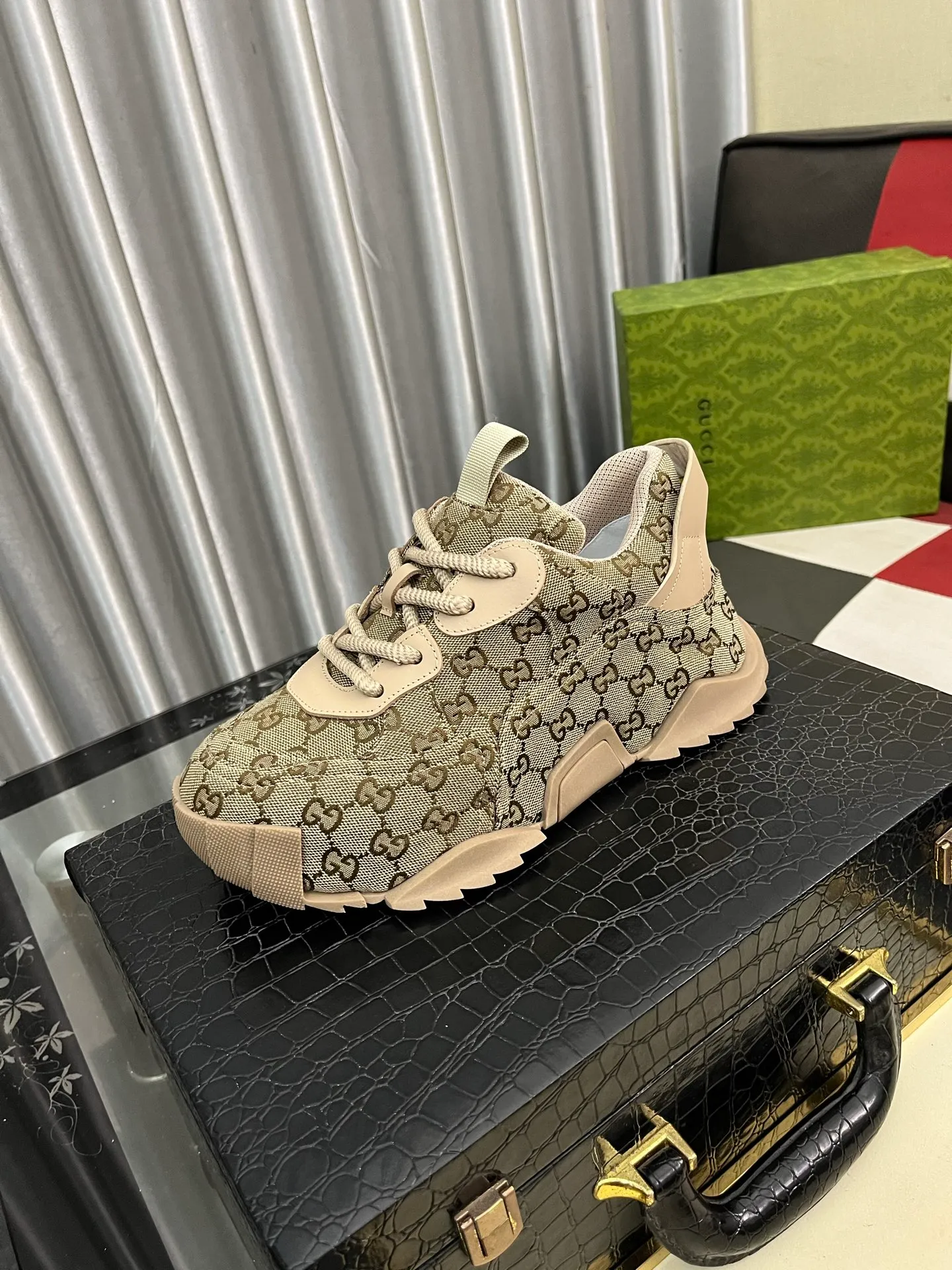 Men's shoes 💰600⌚️⌚️ (GUCCI-Gucci) luxury brand sports and casual shoes, imported original material, sheepskin lining, high-end and comfortable, original outsole is light and wear-resistant! Purely handmade, details determine quality! 38-444️⃣colors available